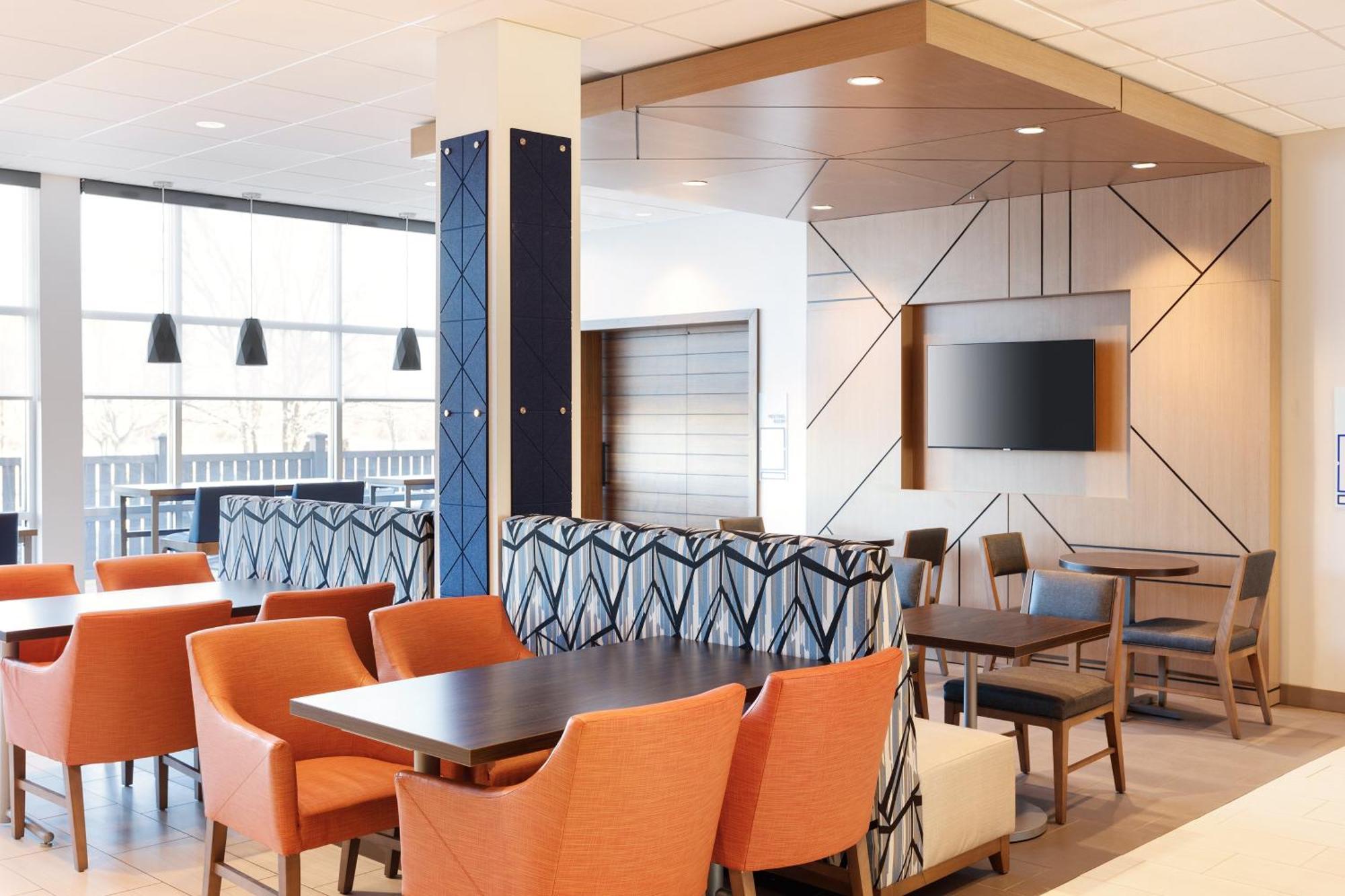 Holiday Inn Express & Suites Leesburg - Historic District By Ihg Екстериор снимка